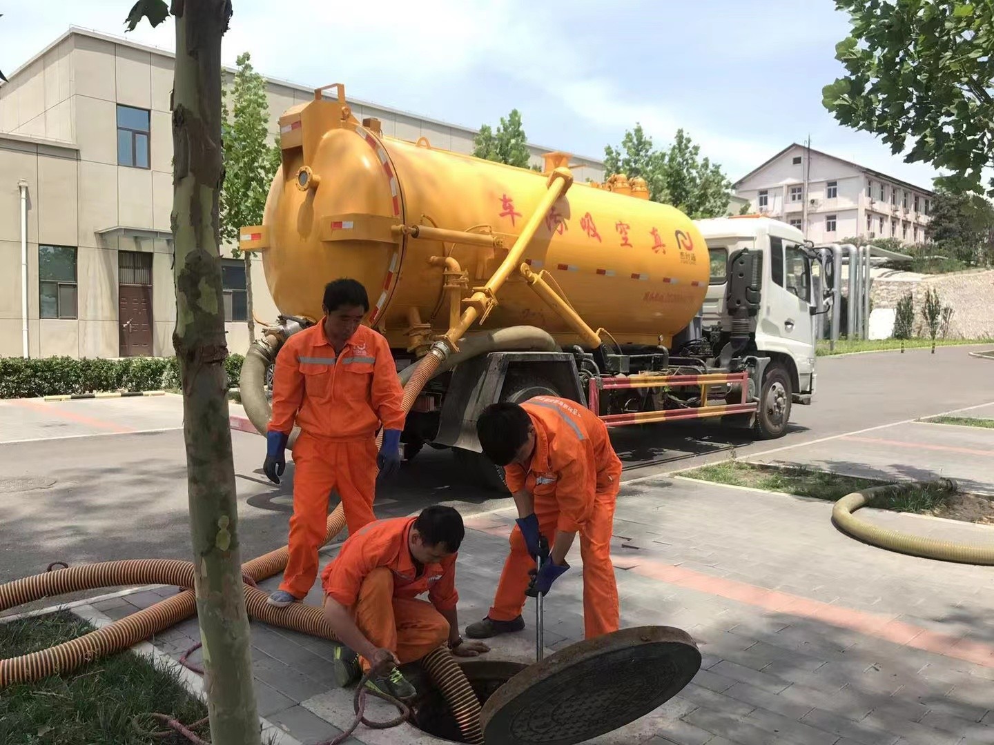 临夏县化粪池清理与5-8吨吸粪车施工效率分析